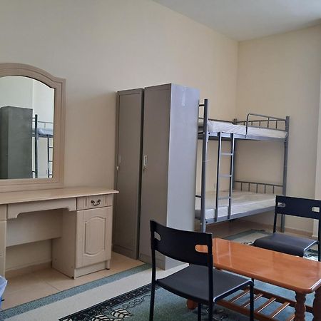Top House Hostel Abu Dhabi Eksteriør billede