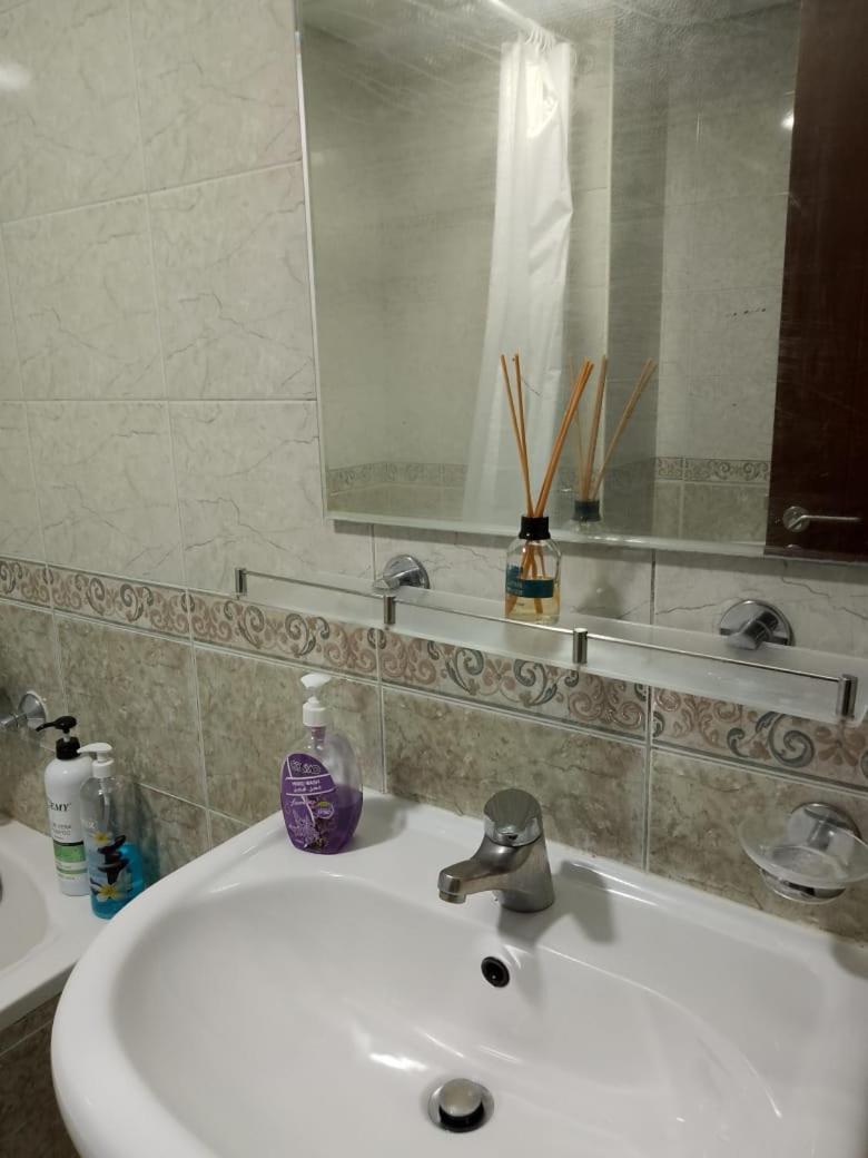 Top House Hostel Abu Dhabi Eksteriør billede